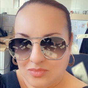 Meet your Posher, Leslie